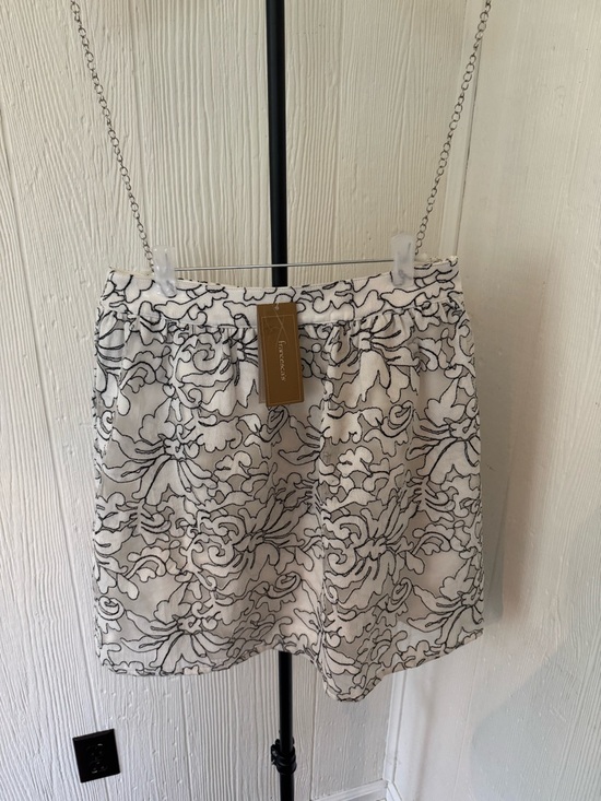 Francesca's Collections Dresses & Skirts - Francesca’s  Women’s White Floral Embroidered Skirt Sz M